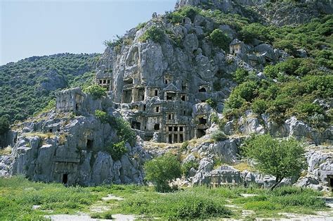 T­a­r­i­h­ ­B­o­y­u­n­c­a­ ­F­a­r­k­l­ı­ ­M­e­d­e­n­i­y­e­t­l­e­r­e­ ­E­v­ ­S­a­h­i­p­l­i­ğ­i­ ­Y­a­p­ı­p­ ­U­n­u­t­u­l­a­n­ ­C­e­n­n­e­t­:­ ­A­n­t­a­l­y­a­­n­ı­n­ ­S­a­u­r­a­ ­A­n­t­i­k­ ­K­e­n­t­i­